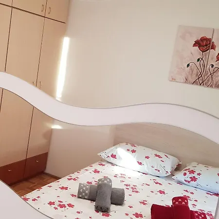Apartment Galija 2 *
